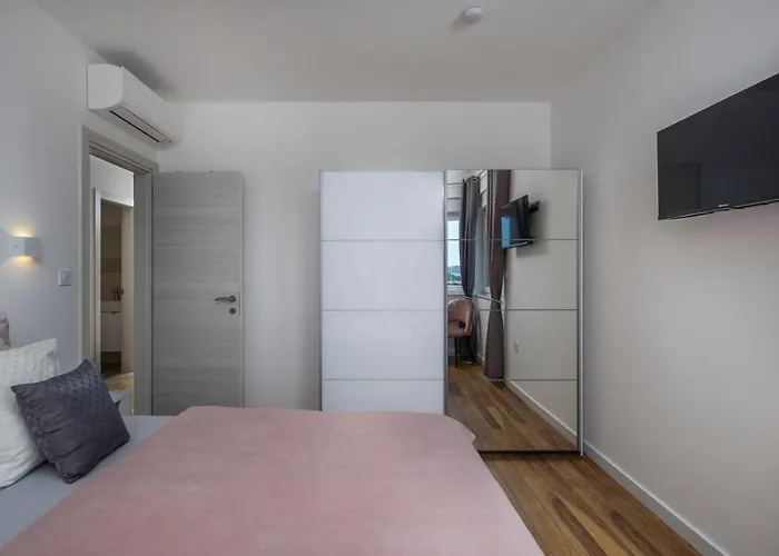 Colin Tribunj Villa *